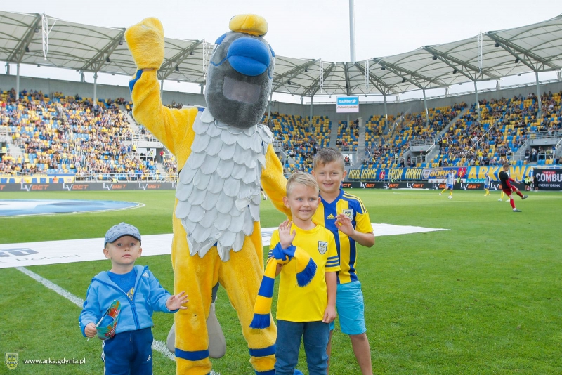 Dziecięca eskorta i urodziny na Arce-image