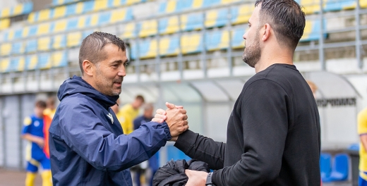 Grała młodzież: Surowa lekcja w pojedynku legend